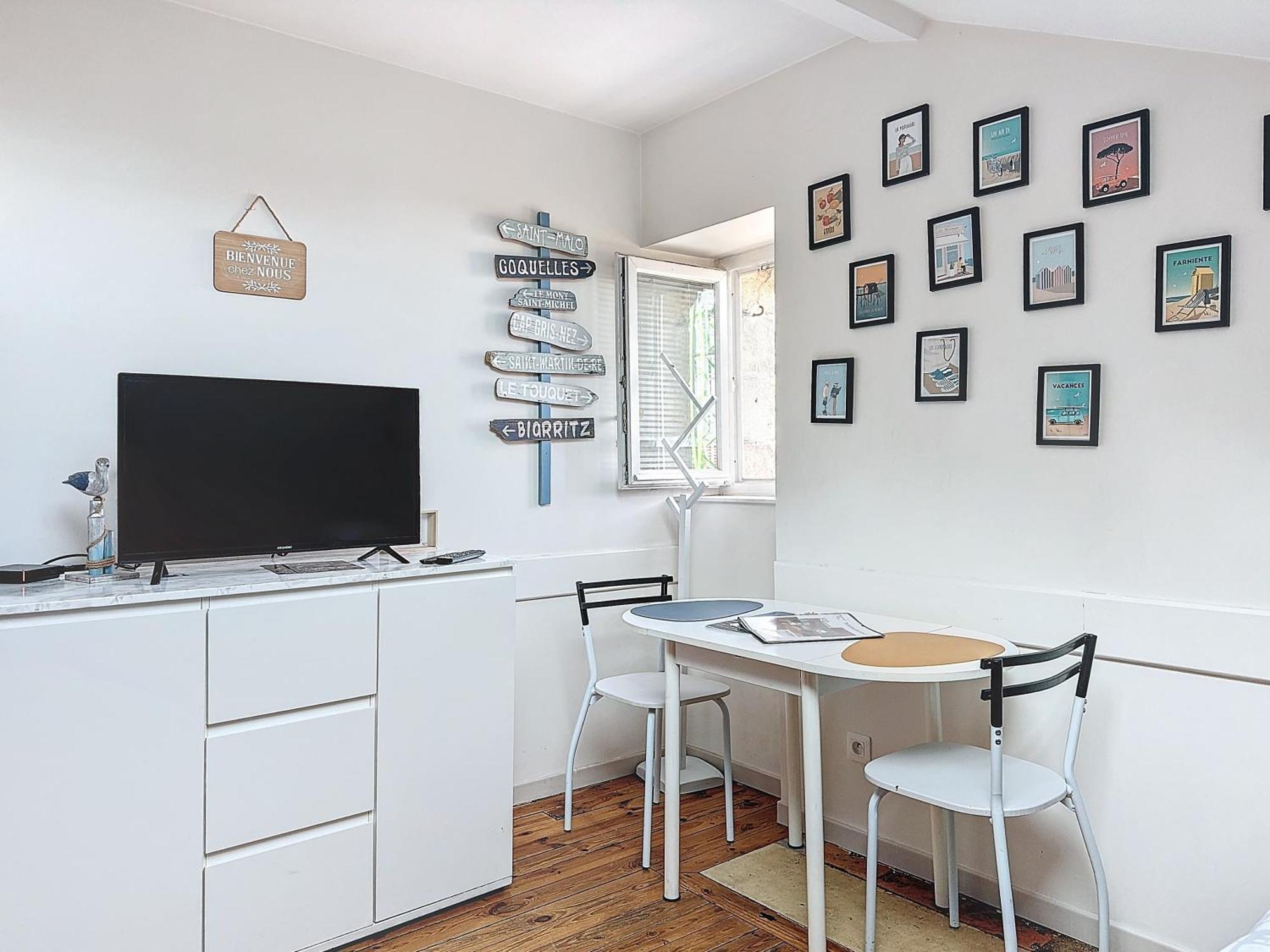 Avenue De La Republique - A Apartment *